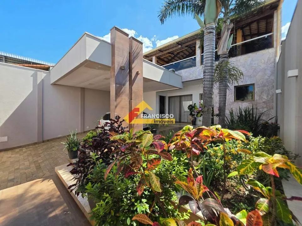 Casa à venda, 3 quartos, 4 vagas, Interlagos - Divinópolis/MG