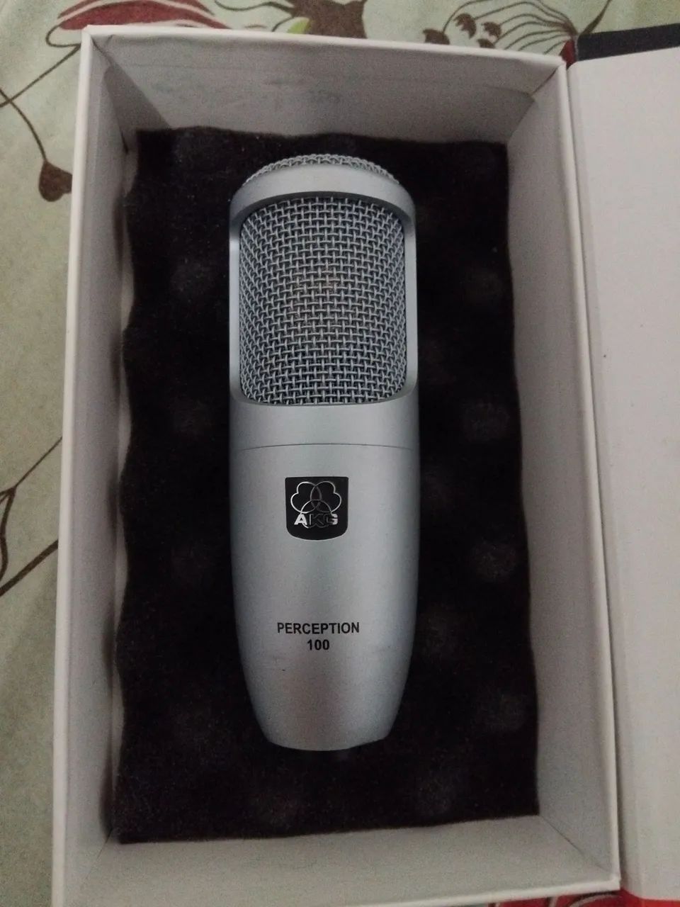Microfone condensador AKG Perception 100