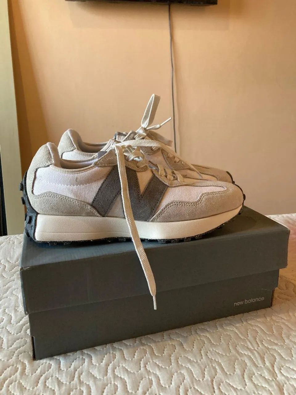 New Balance 327