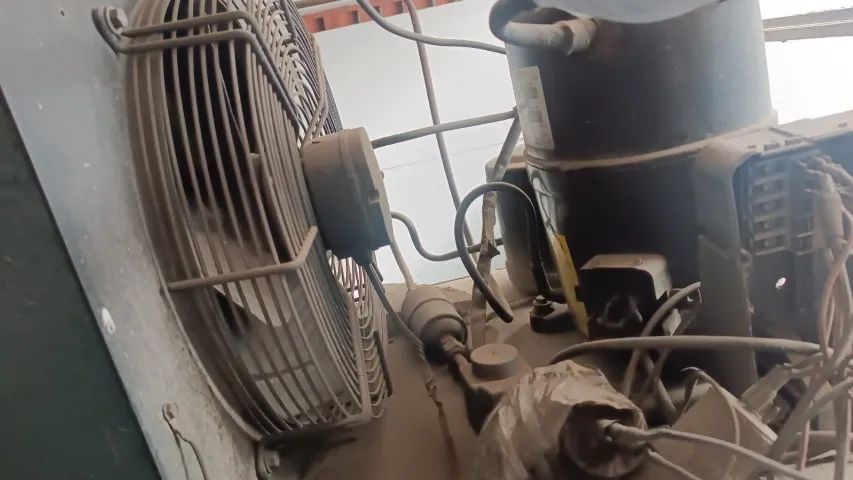 camara fria 220 volts motor 2 CV placas 10o mm - Foto 3