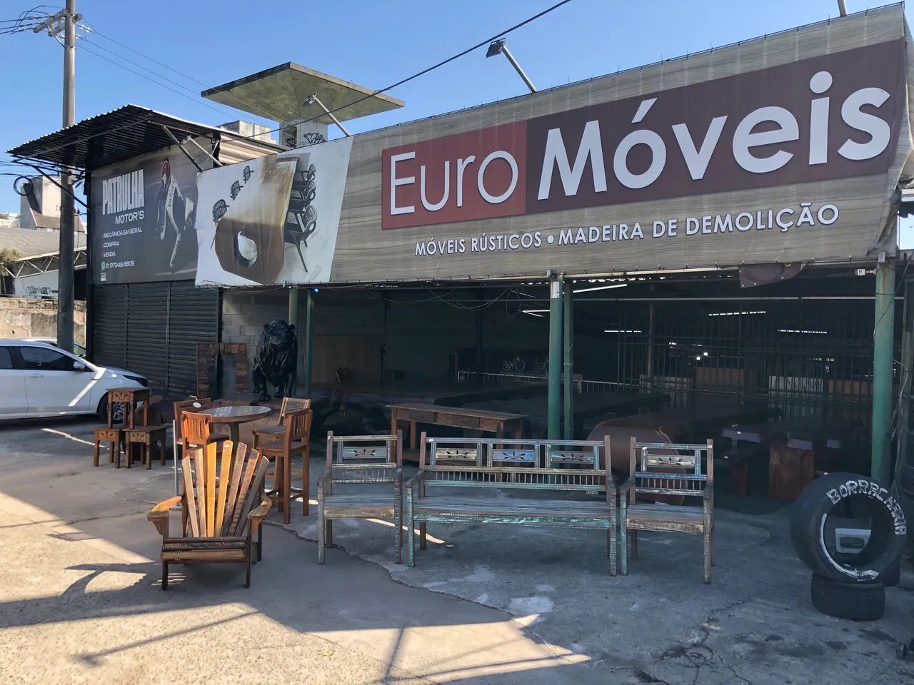 Móveis de madeira no Recreio 