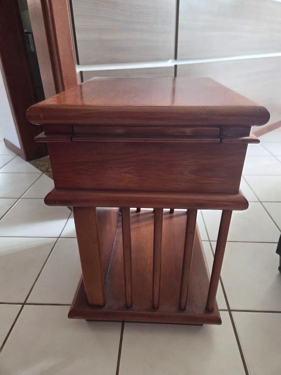 Mesa cabeceira Vintage madeira maciça de lei - Foto 4
