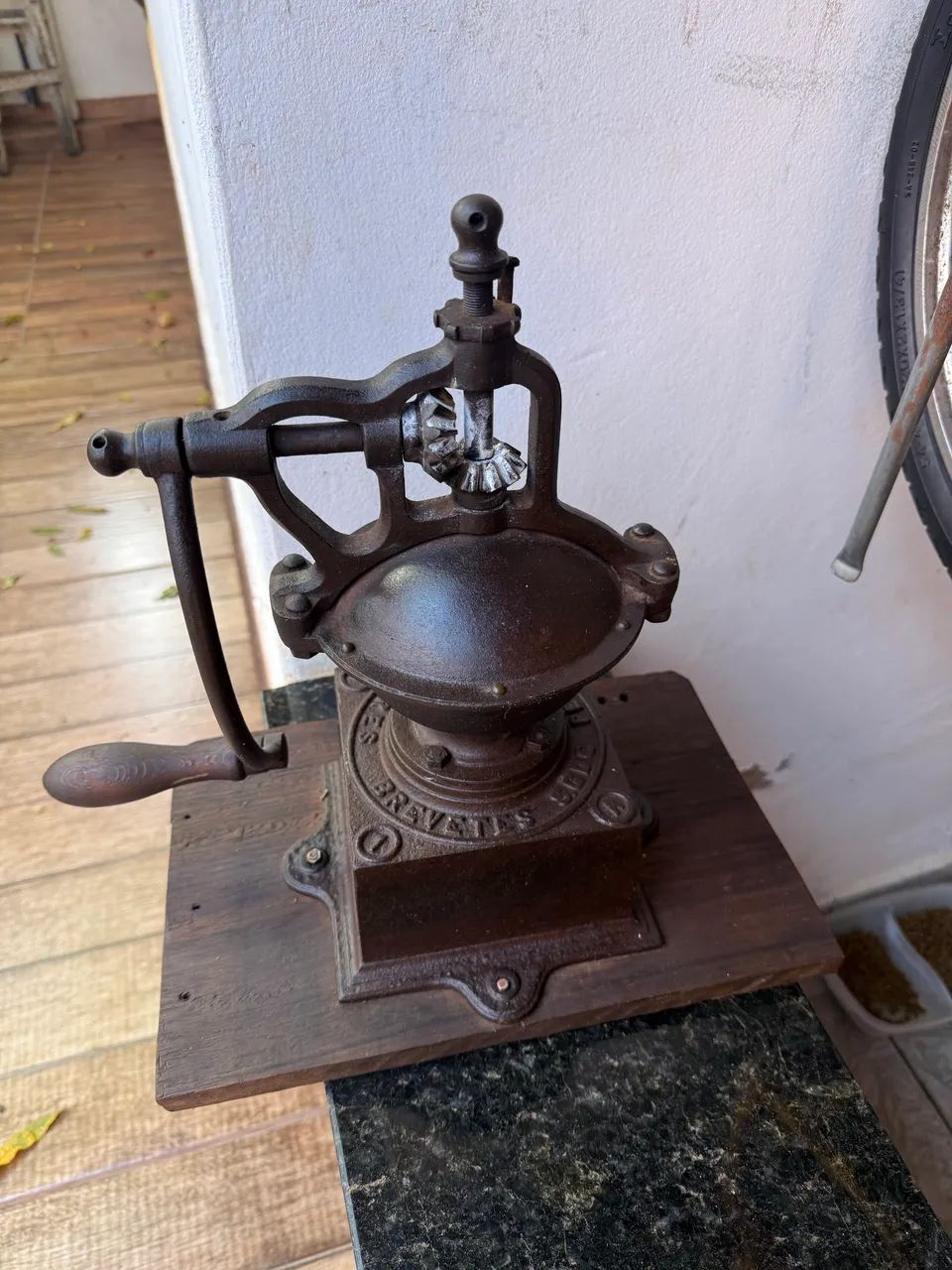 Moedor de café antigo Peugeot 