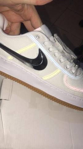 Tênis air force low travis scott