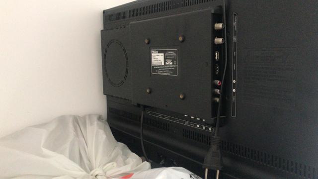 Vendo televisão - Foto 2
