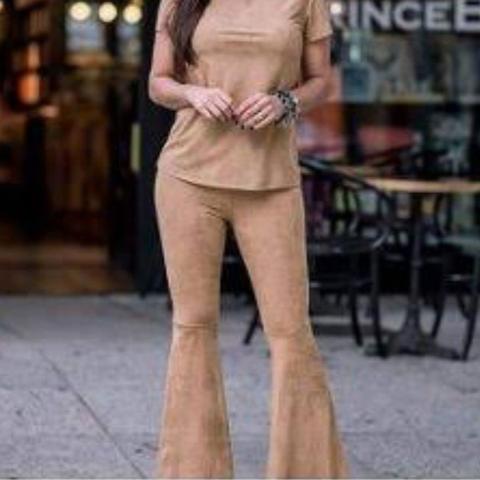 Calça camurça nunca usada