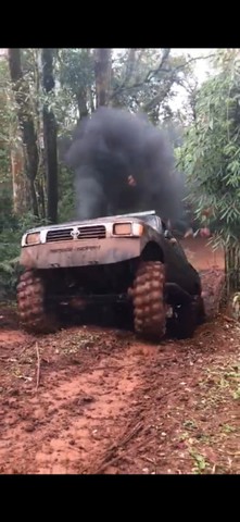 HILUX 4X4 DE TRILHA