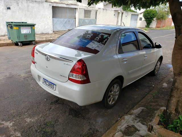TOYOTA ETIOS XLS SEDAN AUTOMATICO 2017