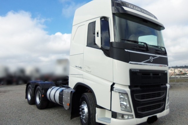 VOLVO FH 540 6X4 BRANCO COM PARCELAS