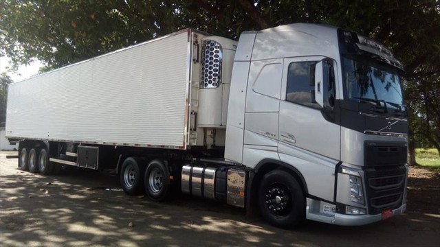 VOLVO FH 460 6X4 GLOBETROTTER COM BAÚ FRIGORÍFICO ANO 2019