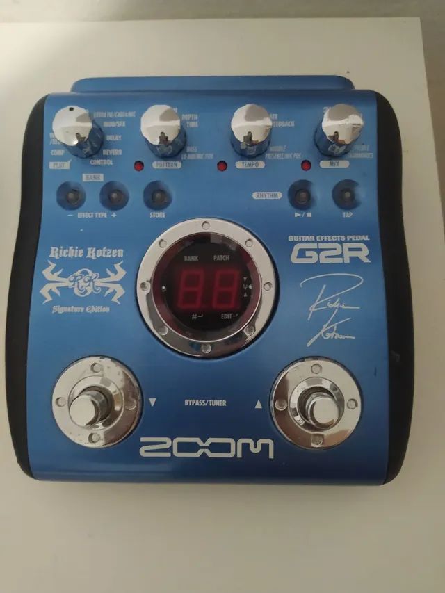 Pedaleira zoom G2R (edição especial Richie kotzen)