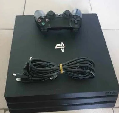 Vendo - Playstation 4 Pro 1Tb CUH-7115B com um ou dois controles, com ou  sem jogos e pouco usado