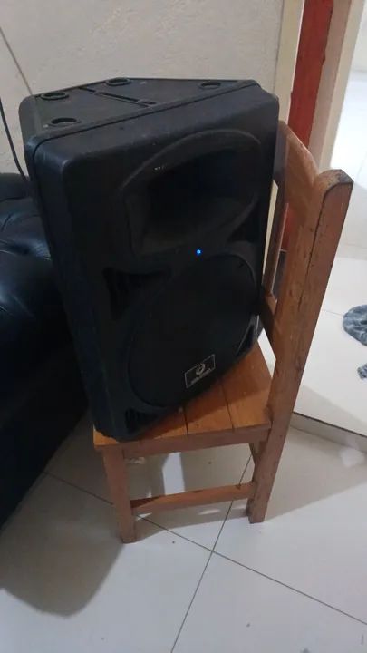 Caixa de som amplificado fala com antonio  *