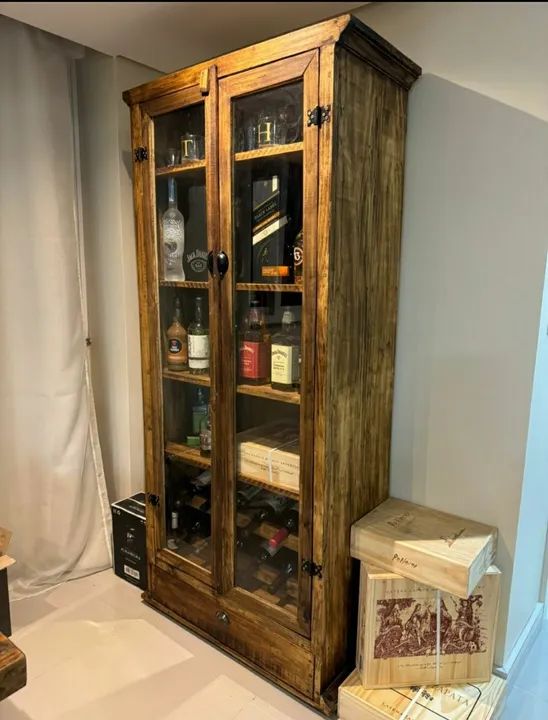 Cristaleira de Madeira Rústica leia