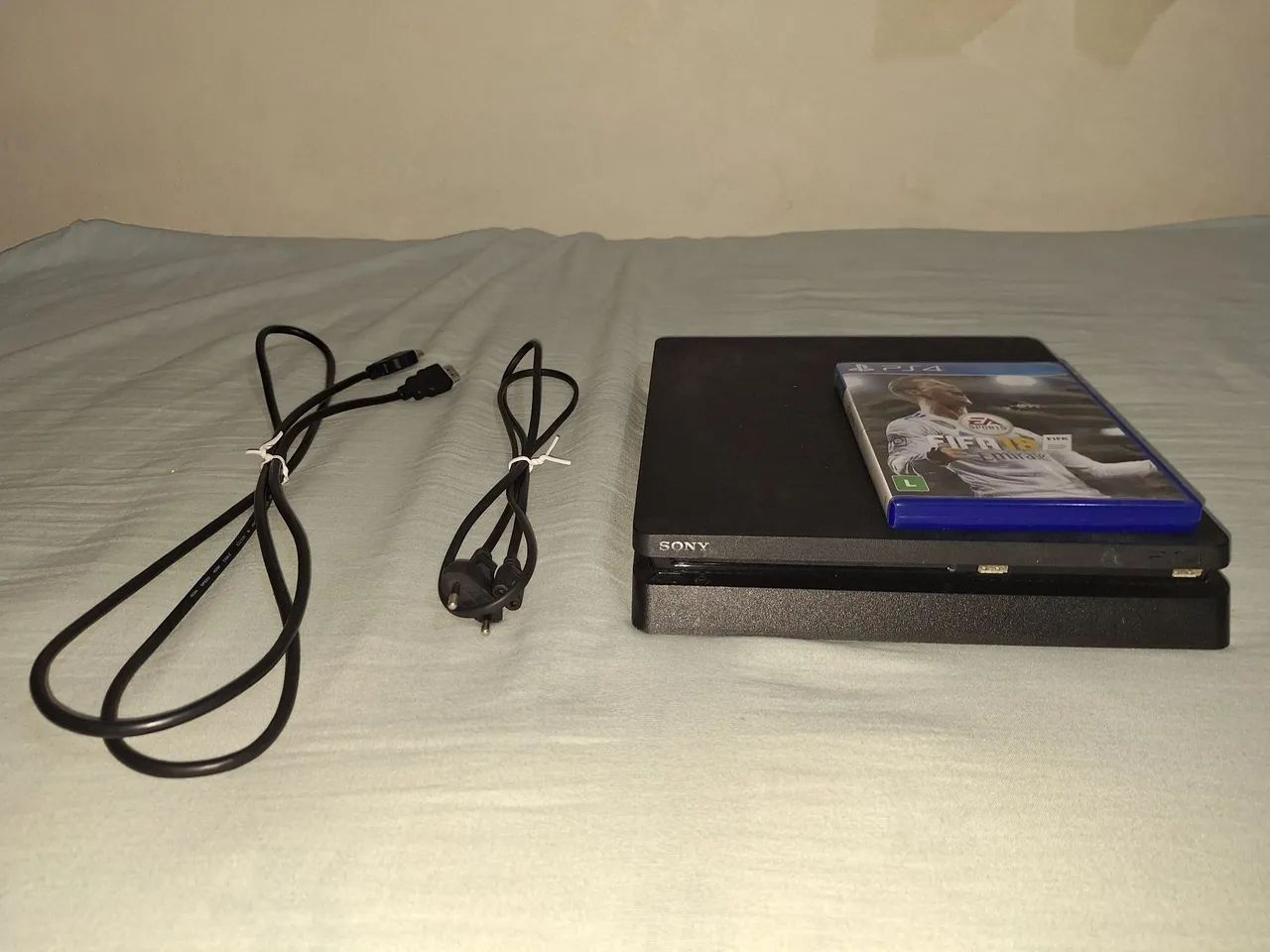 PS4 SLIM PRETO 1TB USADO, CABO HDMI, CABO FORÇA + 1 JOGO DE BRINDE (FIFA18) - Foto 4