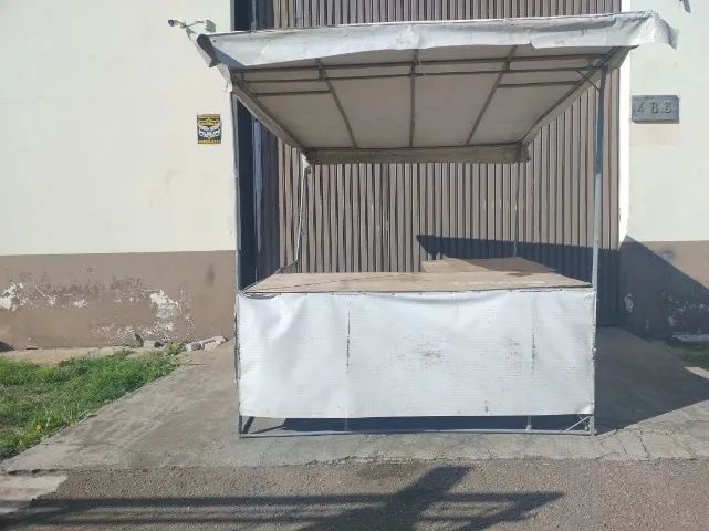 VENDO BARRACAS DE FEIRA COM MESAS - Foto 3