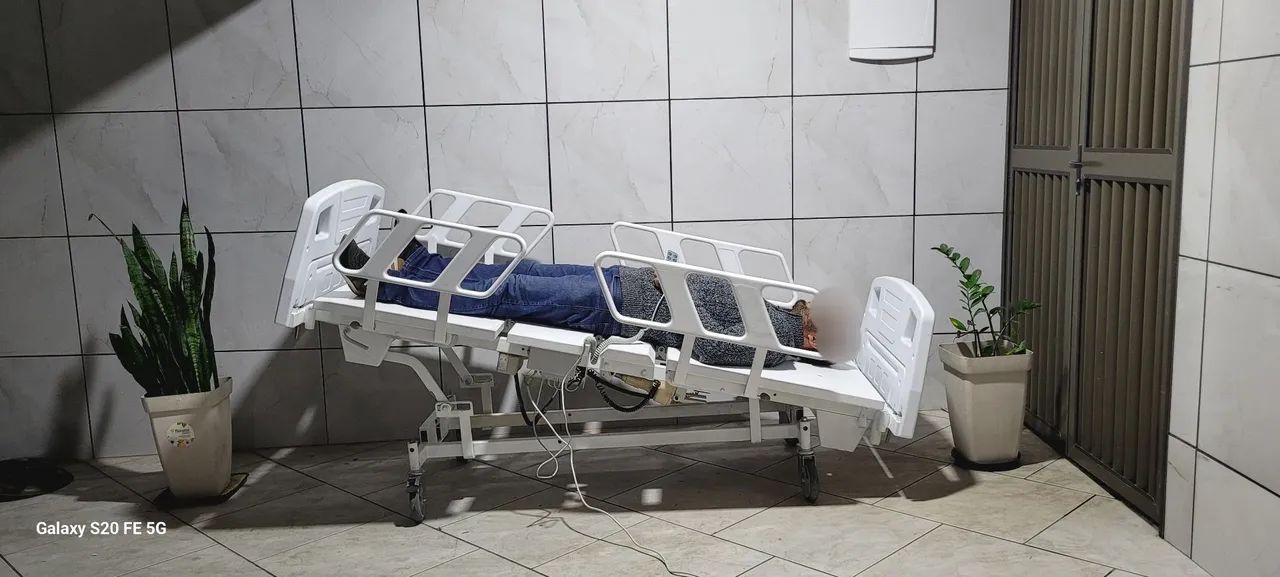 Cama hospitalar motorizada 8 movimentos  - Foto 2