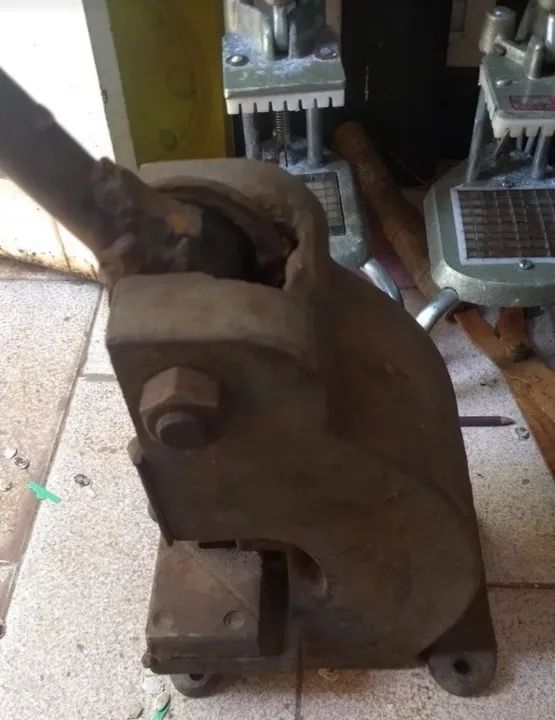 Prensa Manual Antiga de Serralheria  - Foto 5