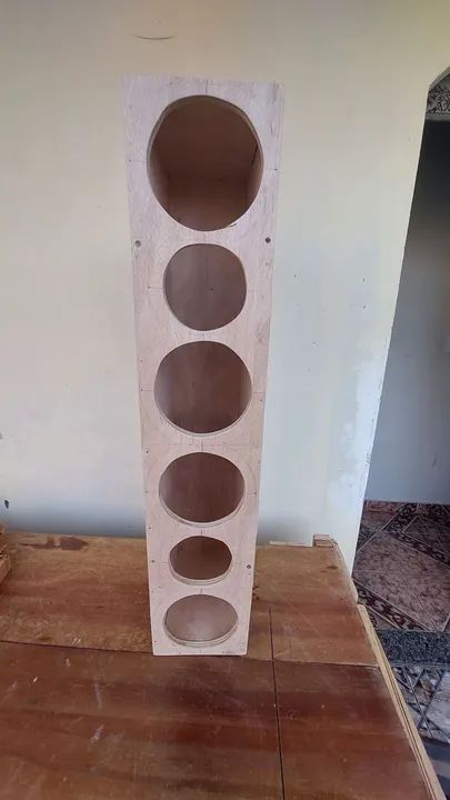Caixa corneteira crua, 4 driver e 2 tweeter, curta, 90x25x18, pronta para pintura.