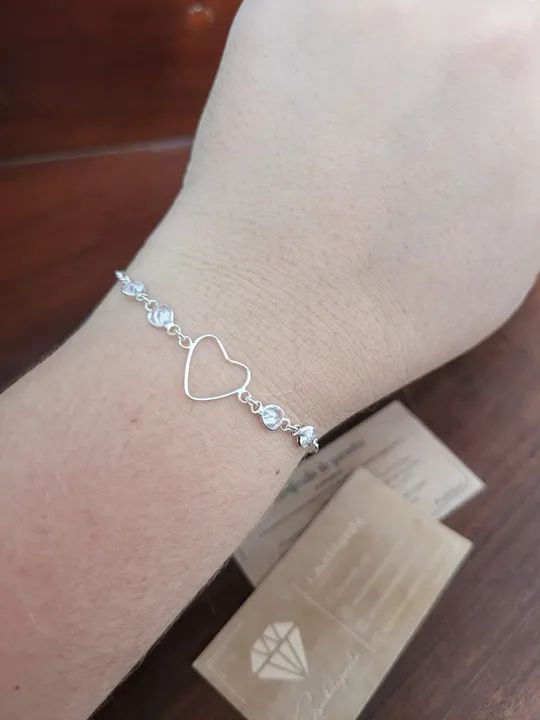 Pulseira feminina de coração vazado em prata 925 com pedras - Foto 4