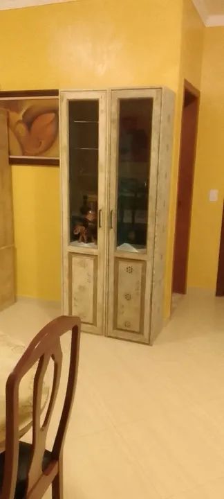 Par de cristaleiras repaginadas.Conservadas.