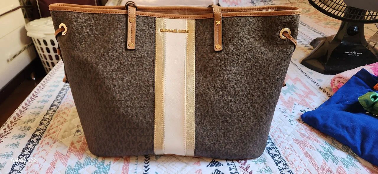 Bolsa Maicon Kors grande marrom