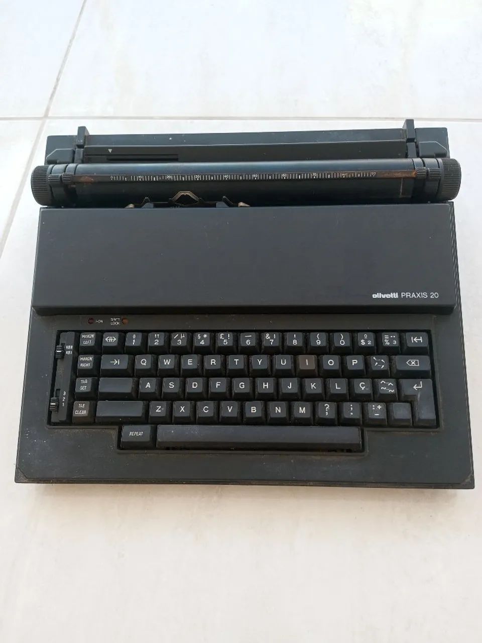 Máquina de escrever Olivetti Praxis 20