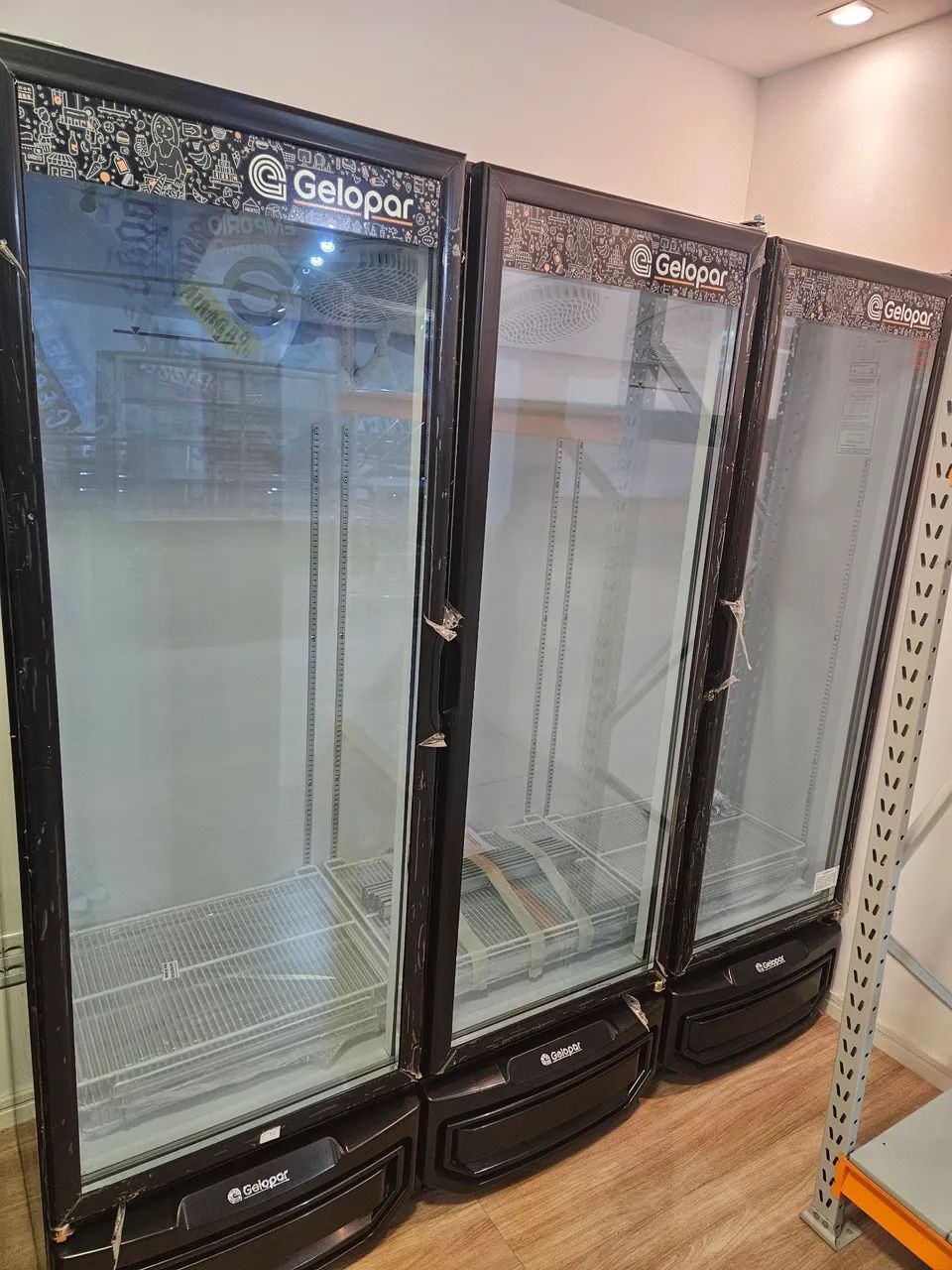 refrigerador 3 portas multiuso Gelopar para conveniências