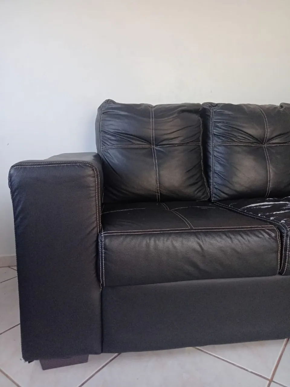Sofá de Couro Preto 3 Lugares