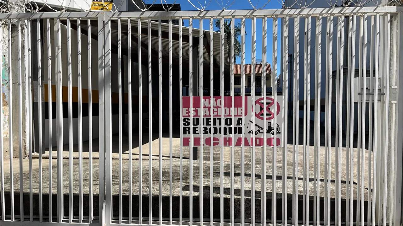 Estacionamento todo montado na pelinca