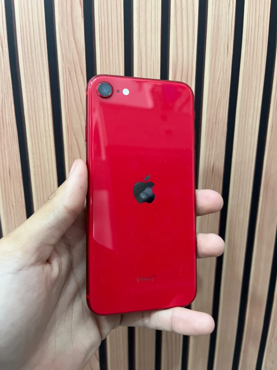 iPhone SE (PRODUCT)RED - Design Incrível e Desempenho Top!