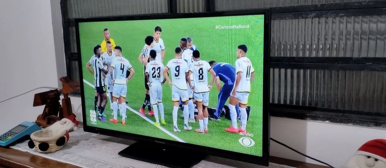 VENDO ESSA TV DA MARCA PANASONIC DE 32 POLEGADAS SMART COMPLETA COM CONTROLE REMOTO E PÉ  - Foto 3