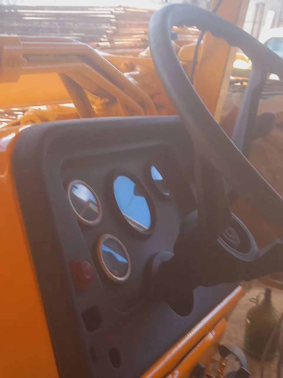 Trator  com Pa carregadeira - Foto 3