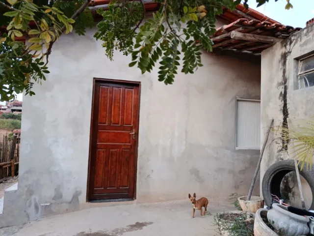 CASA EM CAPELINHA-MG, 2 QUARTOS NO CENTRO DA CIDADE