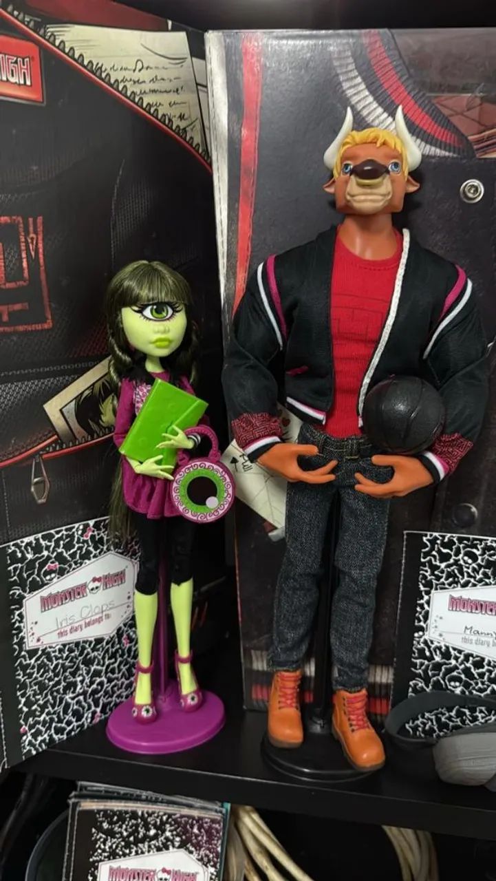 (não vendo separado/completos) bonecos monster high manny taur iris clops sdcc - Foto 2
