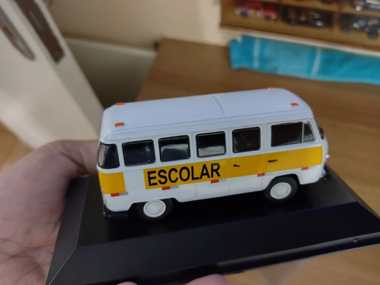 Miniatura Kombi Escolar - no Acrílico  - Foto 4