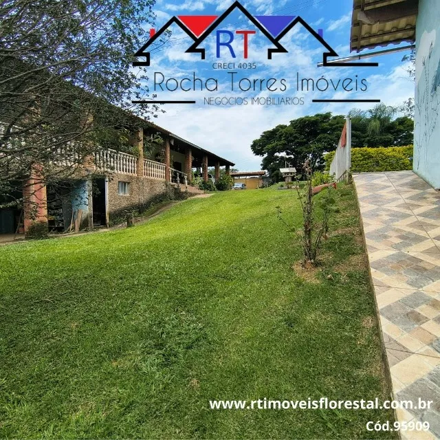 SÍTIO COM PISCINA!