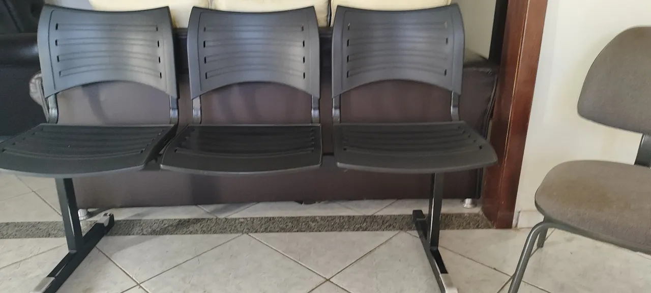 Cadeiras para espera/recepção