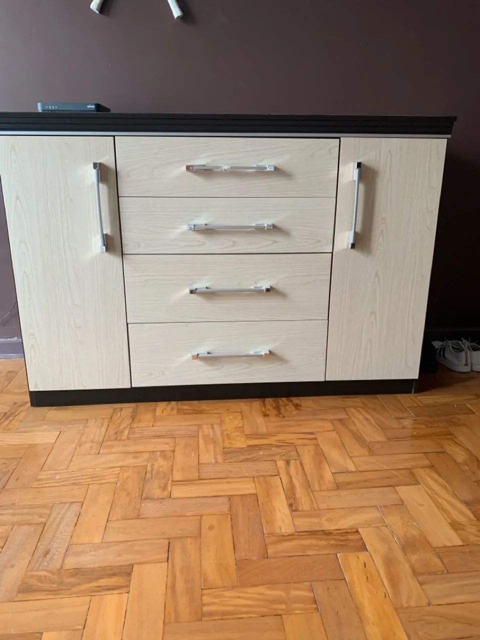 Rack de madeira com 4 gavetas