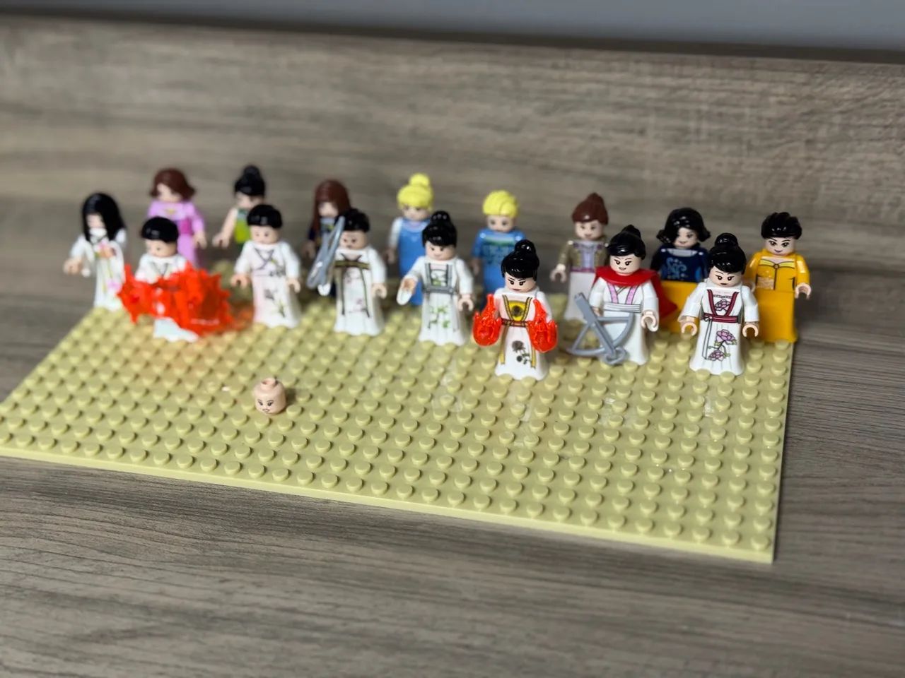 Lego Minifigures Princesas - 16 Peças - Foto 3