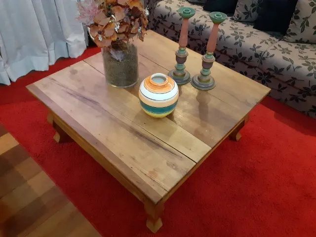 Mesa de centro em madeira de demolição