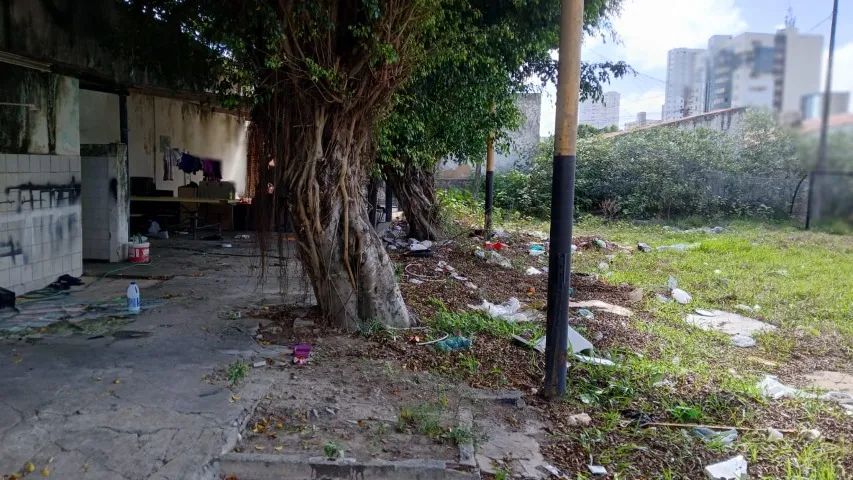 imóvel a 60m da av Epitacio Pessoa, com um galão e terreno medindo 58,00m x 50,00m - Foto 5