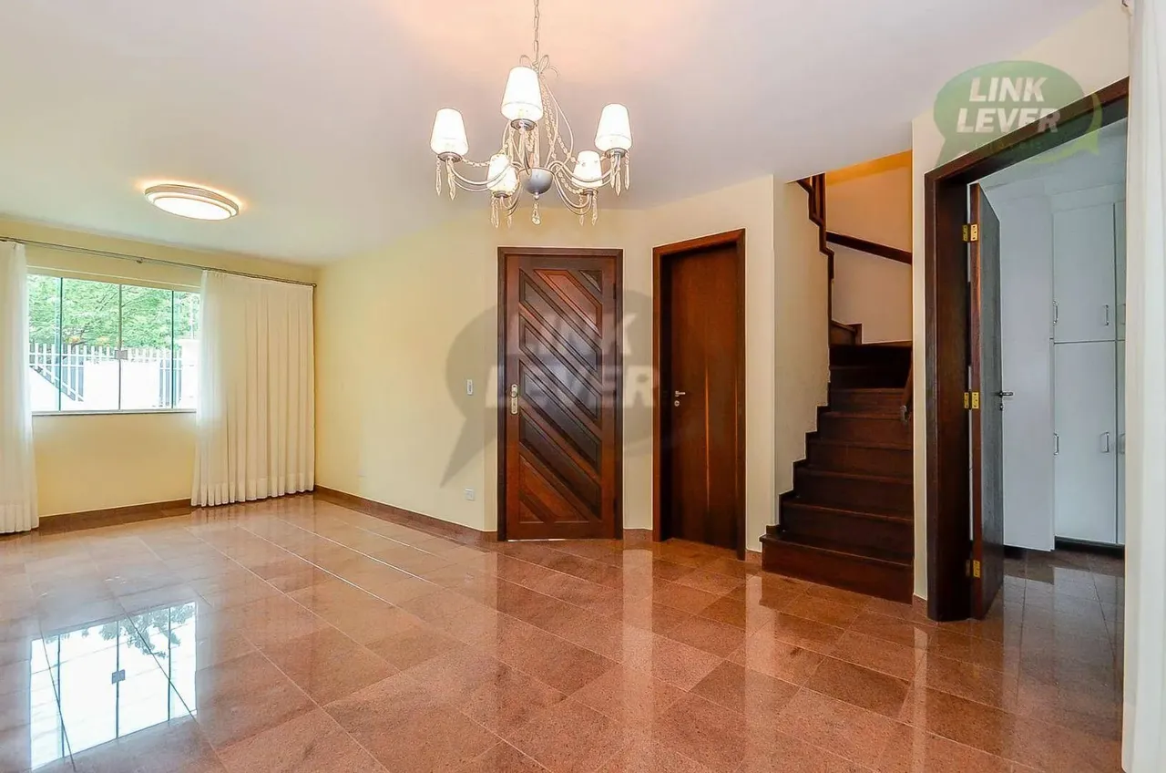Sobrado com 4 dormitórios para alugar, 147 m² por R$ 5.396,00/mês - Bacacheri - Curitiba/P