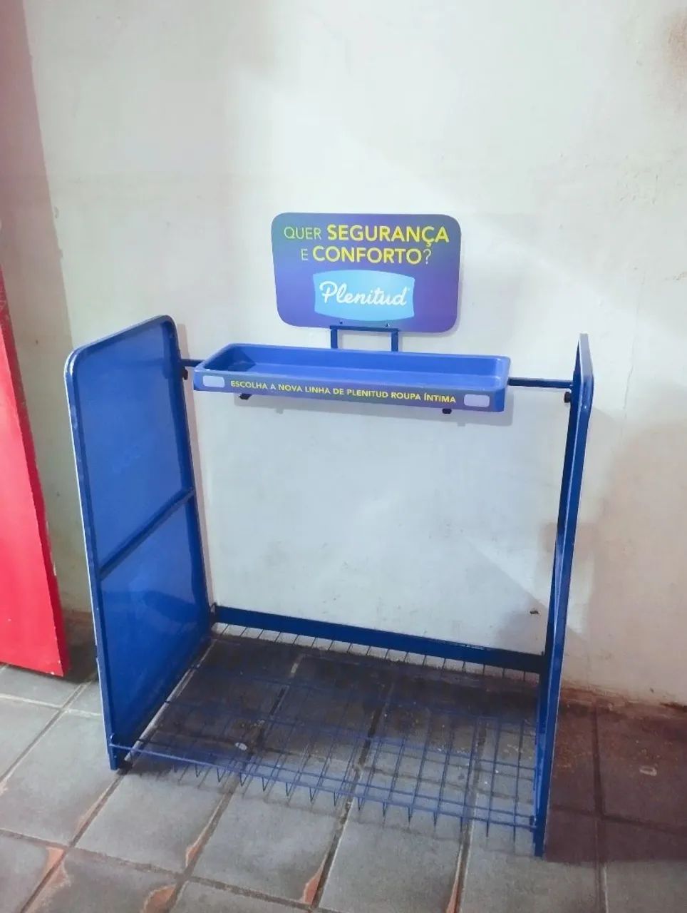 Expositor de fralda para farmácia 