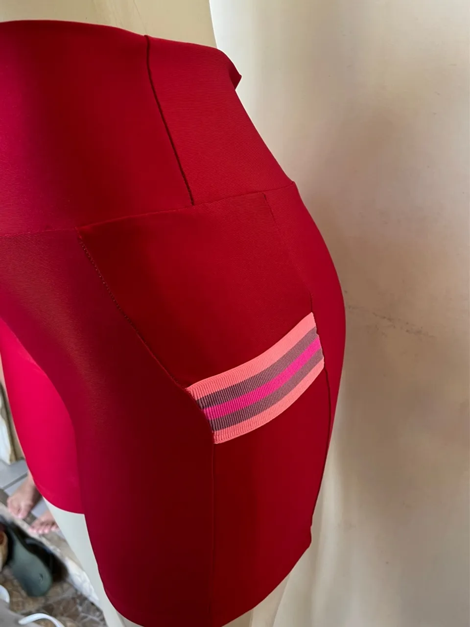 Short Vermelho com Detalhe de Listras