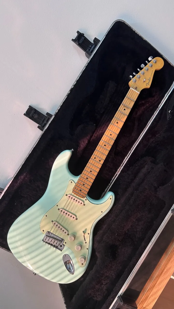 Guitarra Stratocaster Fender Deluxe