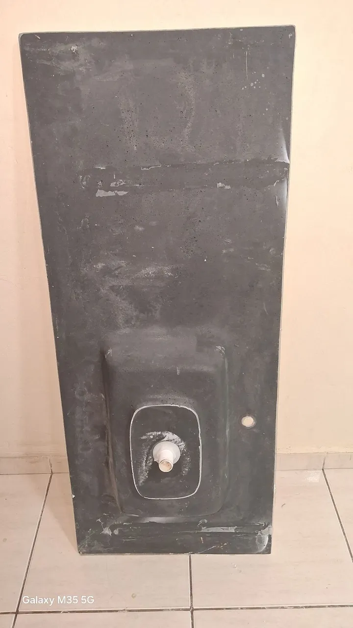 Cuba de material desconhecido