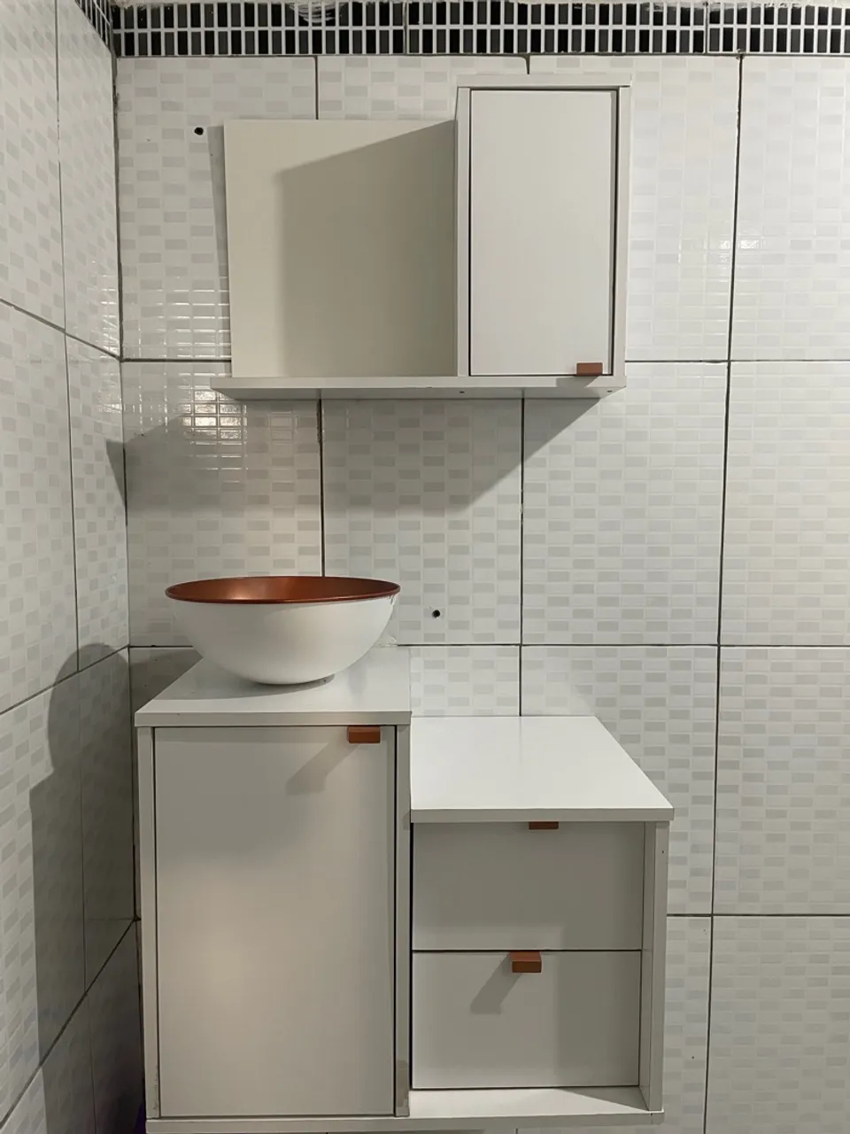 Armário de banheiro compacto e moderno