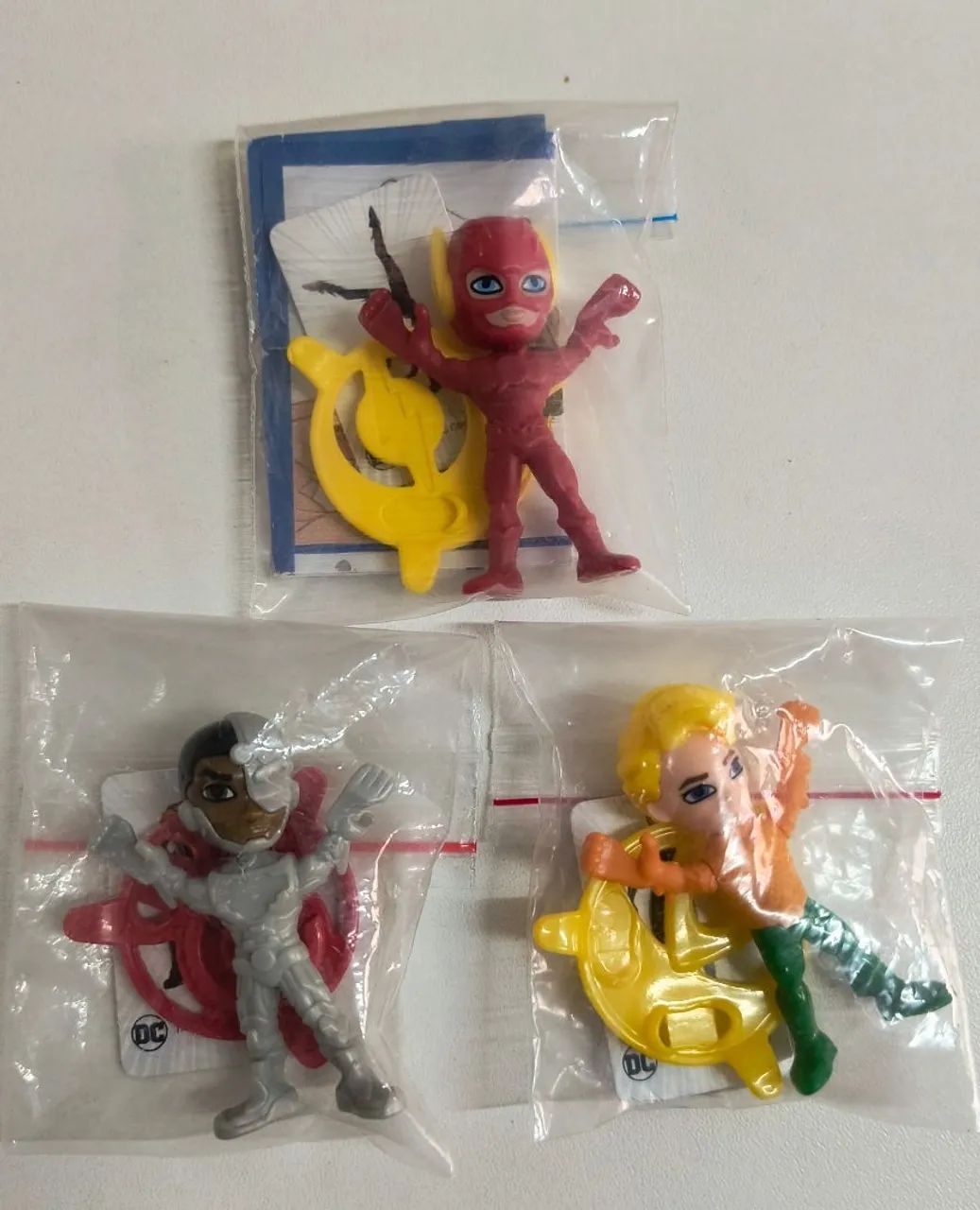 Coleção DC Liga da Justiça Kinder Joy - Foto 2