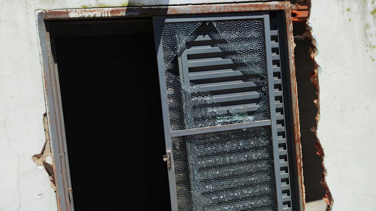 Portas e janela de ferro - Foto 5